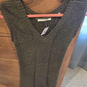Cyrus Women's V-Neck Sweater Vest in Olive